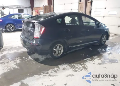 2011 Toyota Prius Three z USA, uszkodzony, nr VIN JTDKN3DU3B0299575